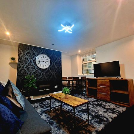 Private Courtyard Apartment In Bradford With Parking Shipley  Eksteriør bilde
