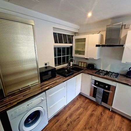 Private Courtyard Apartment In Bradford With Parking Shipley  Eksteriør bilde