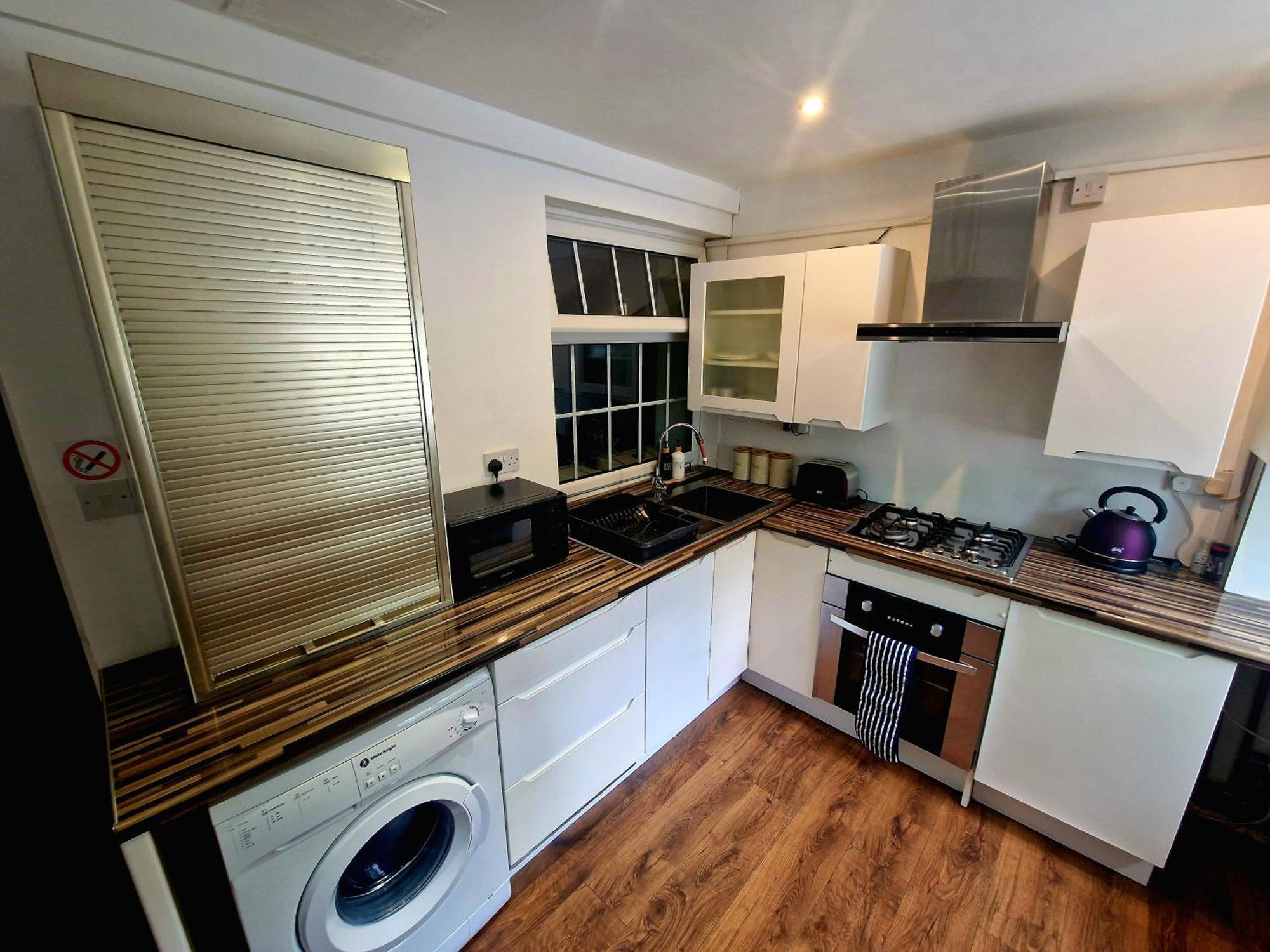 Private Courtyard Apartment In Bradford With Parking Shipley  Eksteriør bilde