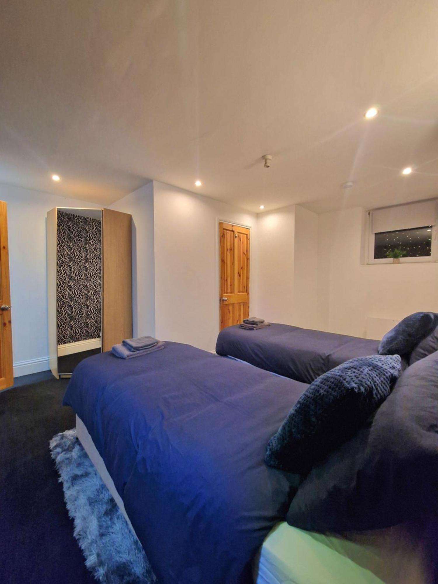 Private Courtyard Apartment In Bradford With Parking Shipley  Eksteriør bilde