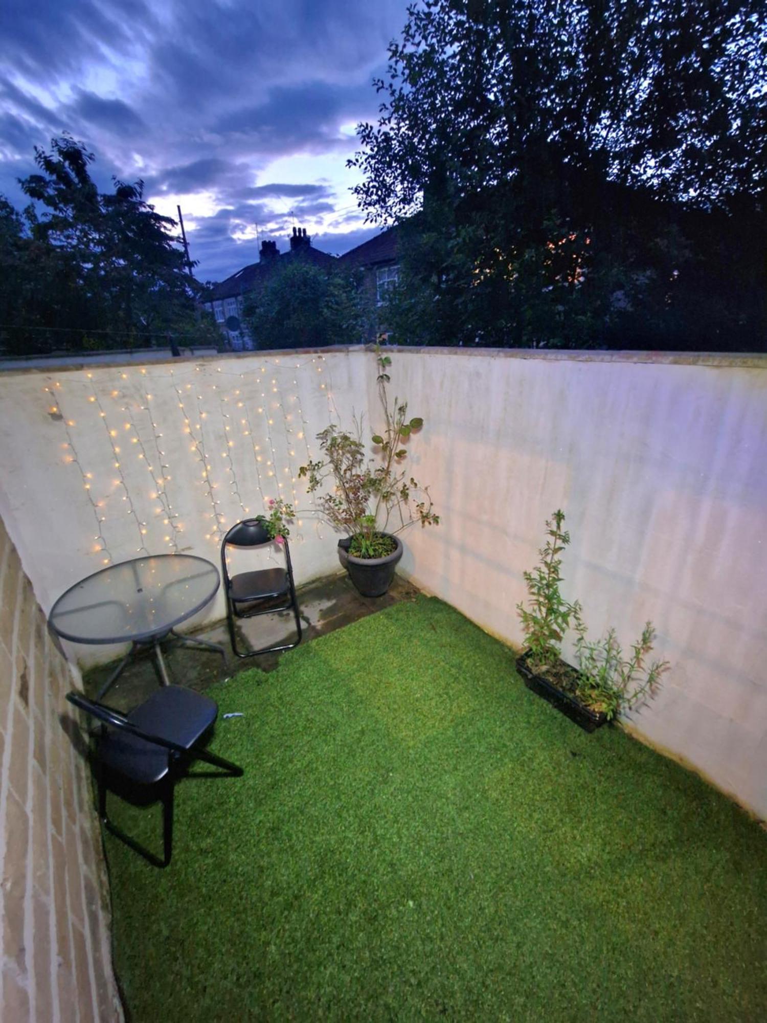 Private Courtyard Apartment In Bradford With Parking Shipley  Eksteriør bilde