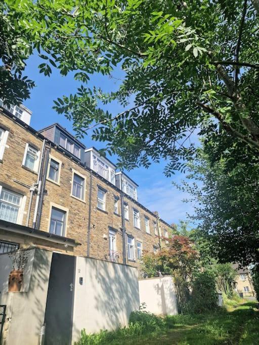 Private Courtyard Apartment In Bradford With Parking Shipley  Eksteriør bilde